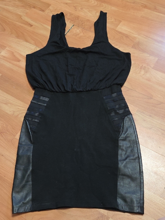 Alice + Olivia Dresses & Skirts - Alice + Olivia Black Sleeveless Mini Dress with Faux-Leather Panels